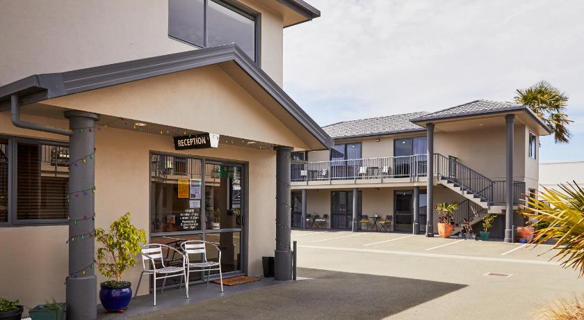 Blenheim Palms Motel photo