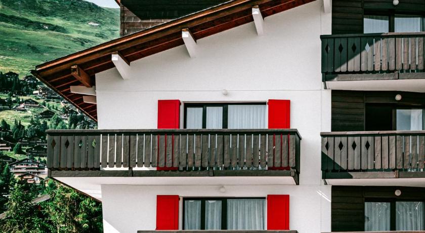 Experimental Chalet photo