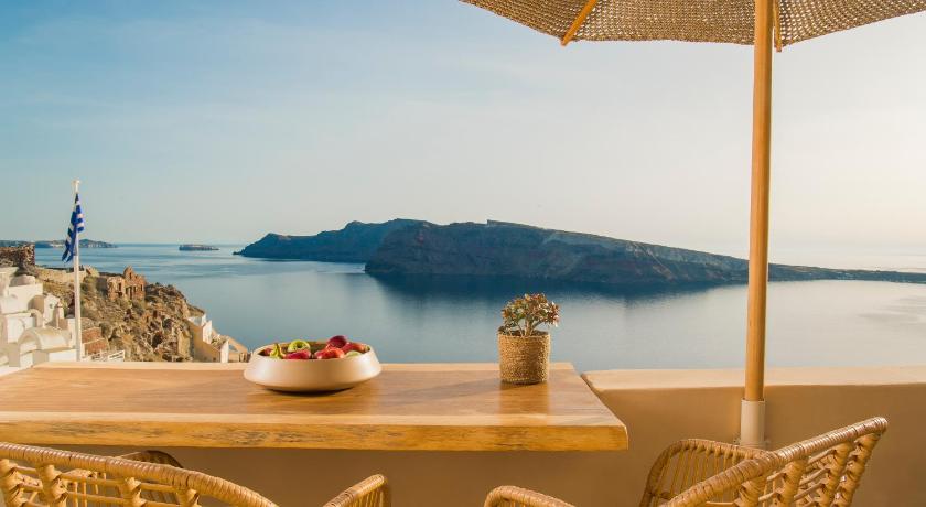 Nano Oia Villas — Hotel in Santorini