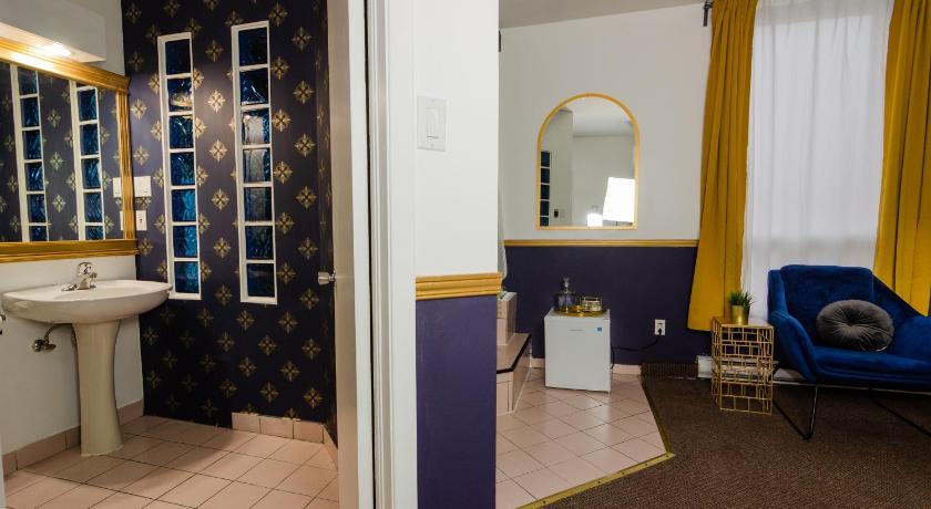Image of Suite with Spa Bath 16