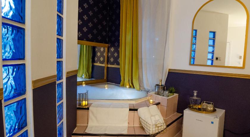 Image of Suite with Spa Bath 4