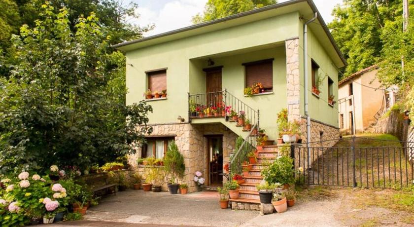 Casa Rural Les Cabanes - Naturaleza, Chimenea y Relax en Asturias