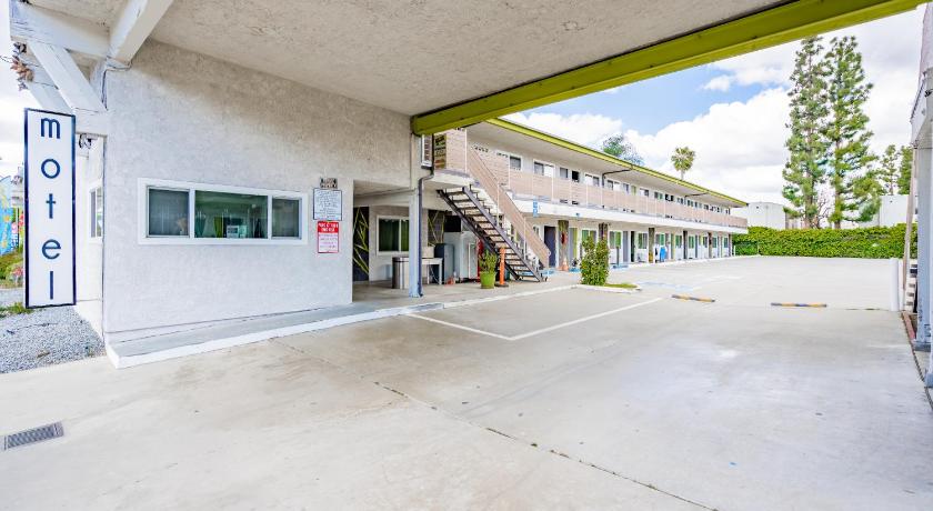 Exclusivo Inn and Suites photo