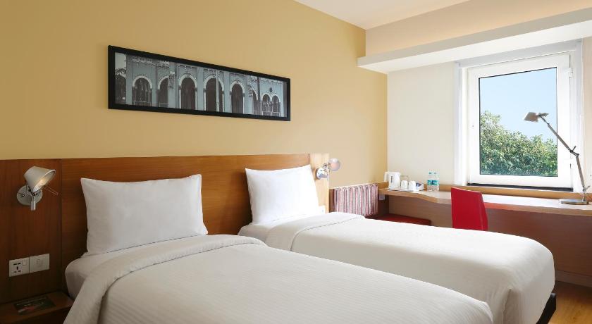 Image of Standard Room with 2 Single Beds 3