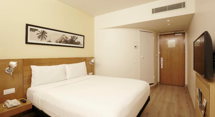 Image of Standard Room with 1 Queen Bed 5