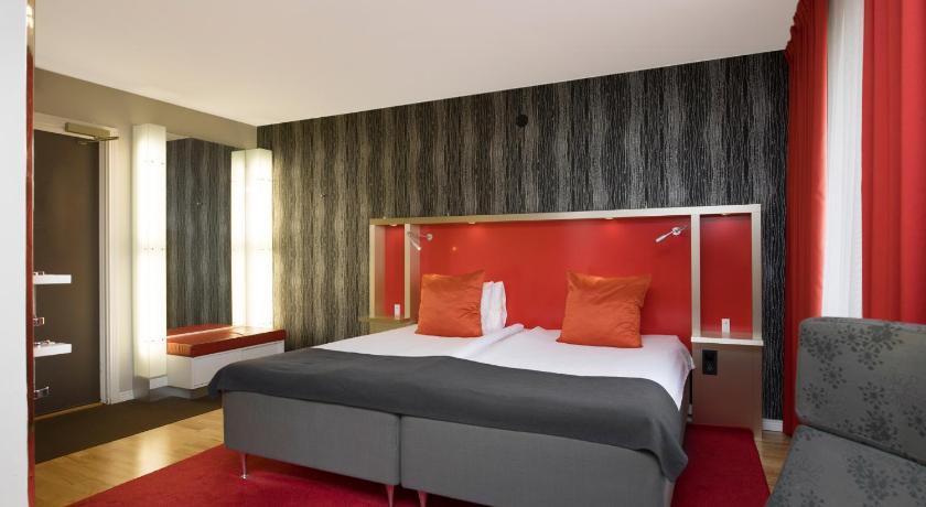 Image of Superior Twin Room 8