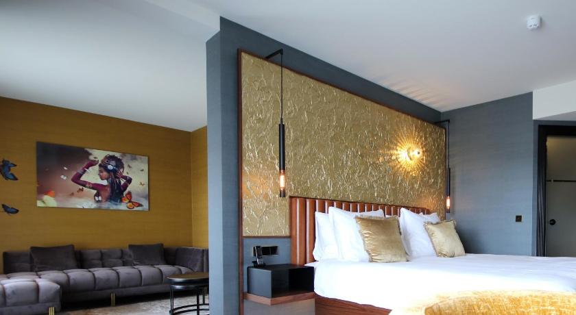 Image of Dutch King Junior Suite with Balcony 4
