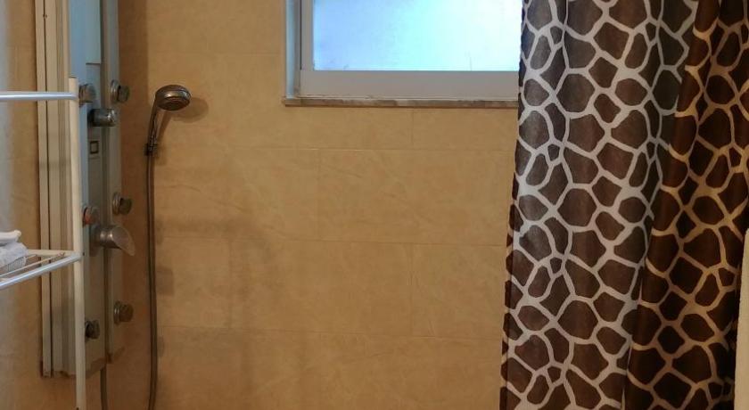 House 3br 1-bath, 8-min from Indian Rocks Beach, nice park thru back gate photo