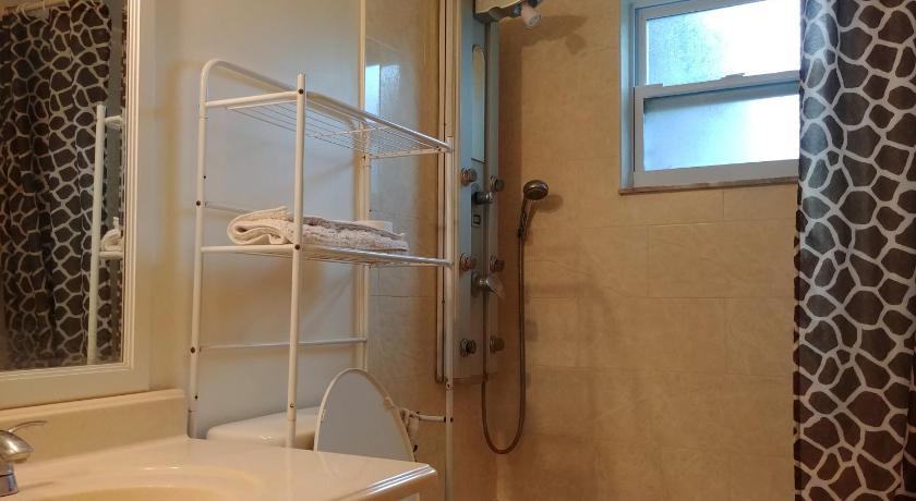 House 3br 1-bath, 8-min from Indian Rocks Beach, nice park thru back gate photo
