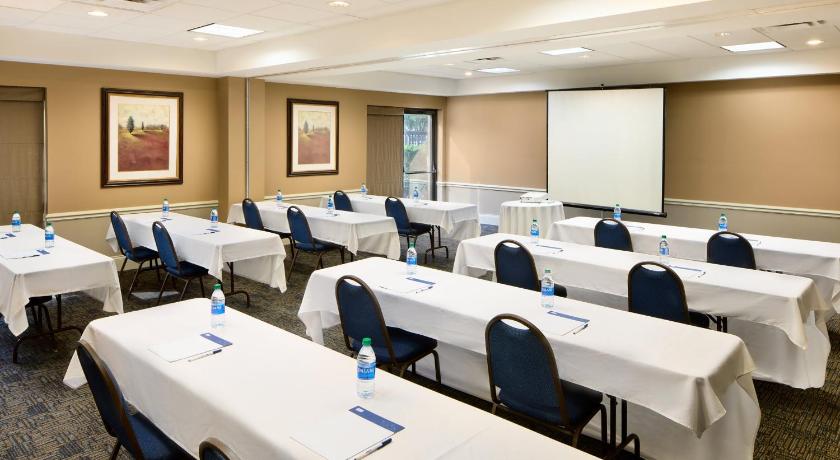 Holiday Inn Express & Suites Alpharetta