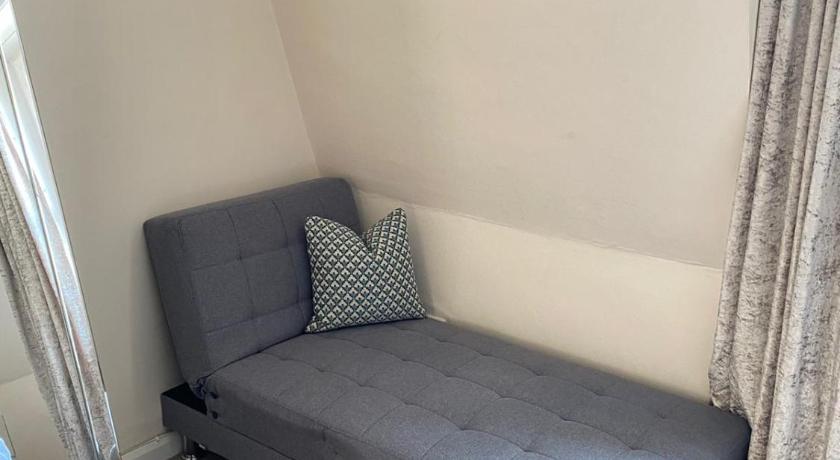 Regents Terrace - City Centre Location - Over Looking Parkers Piece! Private Entrance photo