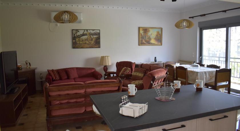 Dia's Holiday Home — Hotel in Athens