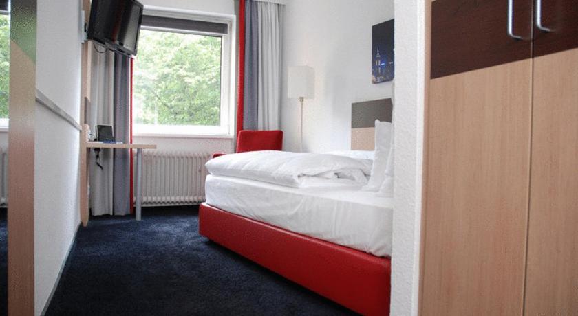 Image of Small Double Room 4