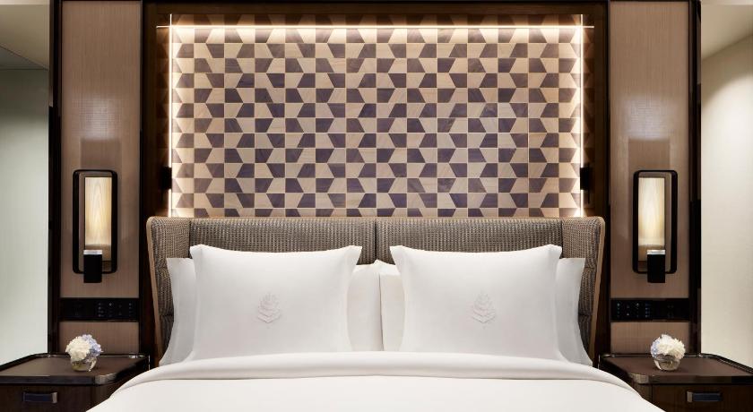 Image of Deluxe Peak-View Room King 8