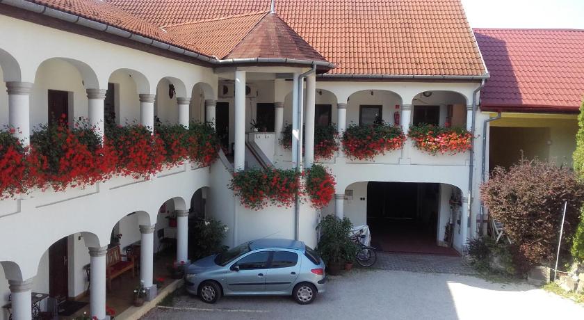 Eden Panzio — Hotel in Eger