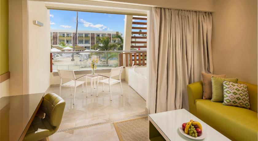 รูปของพรีเฟอร์ด คลับ จูเนียร์ สวีท เตียงคิงไซส์ วิวสระว่ายน้ำ (Preferred Club Junior Suite Pool View King) 5