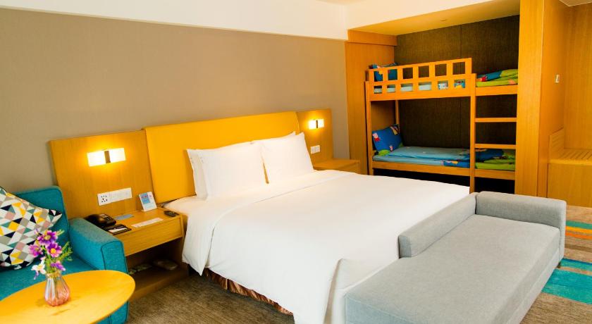 Image of 1 King 1 Bunk Suite Additional Living Area 6