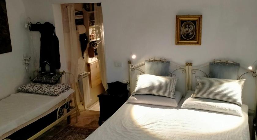 Image of Triple Room 5