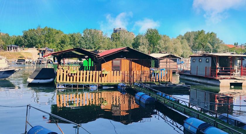 JOVIN SPLAV — Hotel in Novi Sad