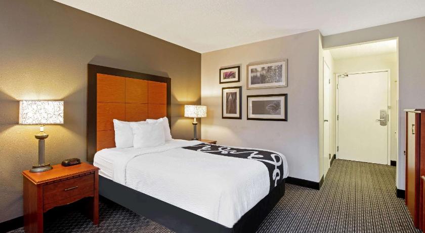 La Quinta Inn & Suites by Wyndham Harrisburg Airport Hershey