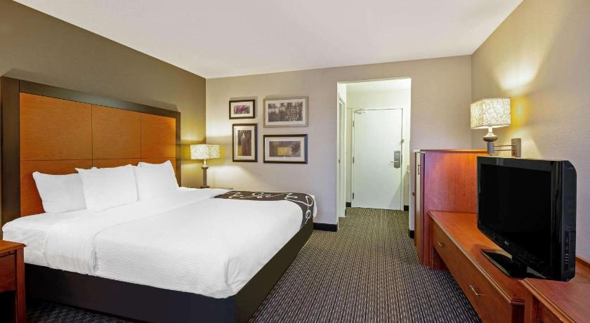 La Quinta Inn & Suites by Wyndham Harrisburg Airport Hershey