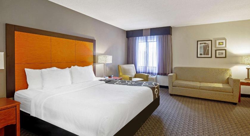 La Quinta Inn & Suites by Wyndham Harrisburg Airport Hershey