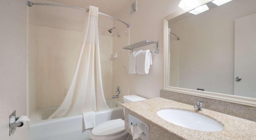 Quality Inn & Suites Lake Havasu City