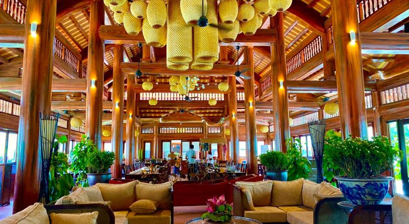 a large room filled with lots of tables and chairs, Tam Coc La Montagne Resort and Spa in Ninh Bình