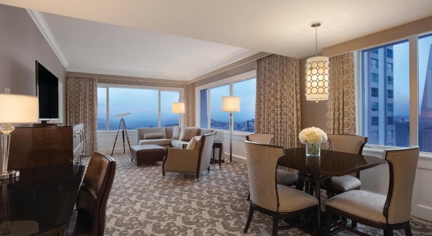 Image of SIGNATURE GOLDEN GATE SUITE 1 King with sofabed , with panorama landmark views - 635 sf, 59 sm 3