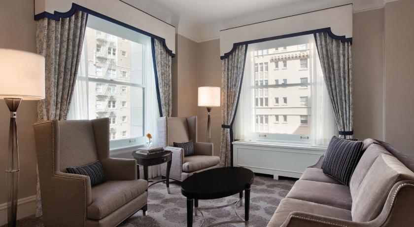 Image of ONE BEDROOM SUITE Corner 1 King with sofabed, Ample space with 2 bathrooms - 871 sf, 81 sm 1