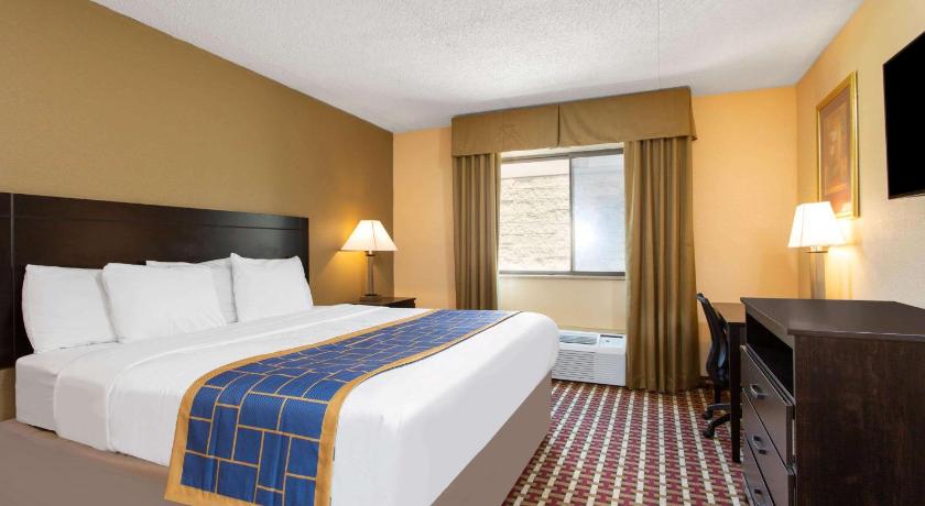 Days Inn by Wyndham Hillsborough