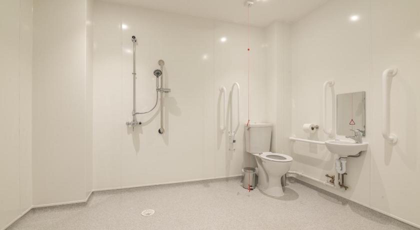 No 3 Ocean Cabins Disabled Room - Saundersfoot Harbour - Saundersfoot photo