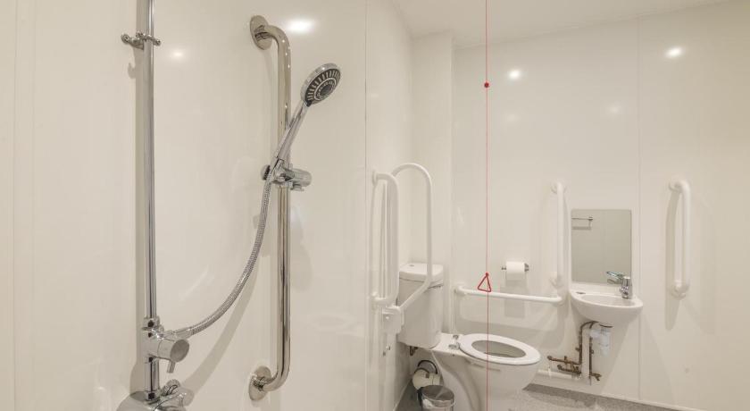 No 3 Ocean Cabins Disabled Room - Saundersfoot Harbour - Saundersfoot photo