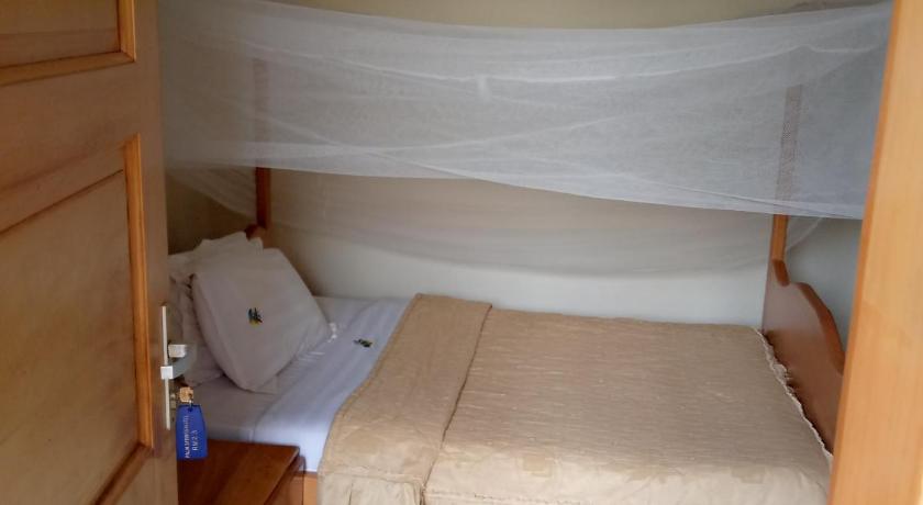Palm Springs Hotel Masaka photo