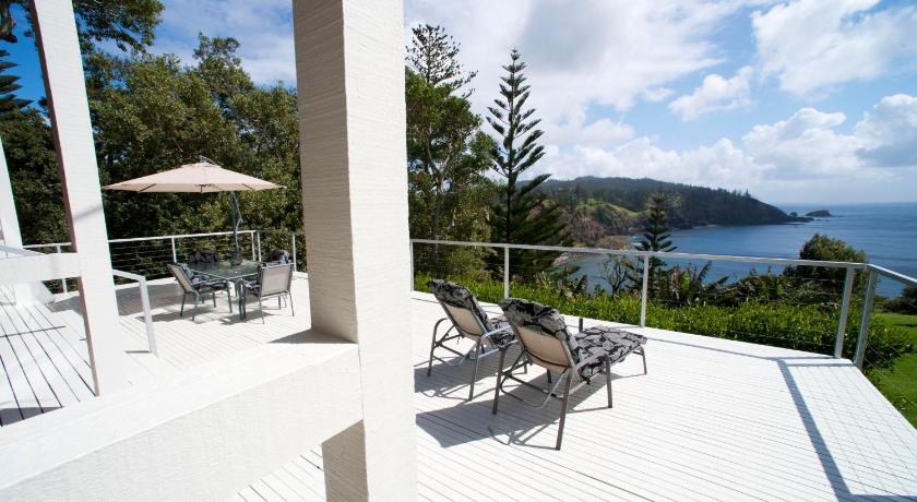 Forrester Court Clifftop Cottages photo