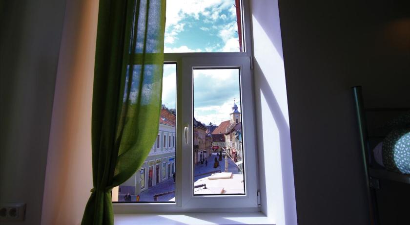 Viva la Vida Hostel — Hotel in Brasov