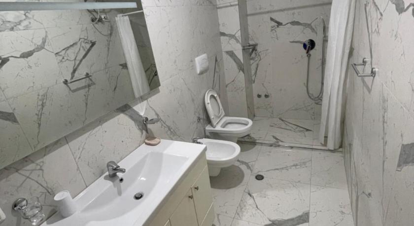 Gjiri Lalzit Apartment photo