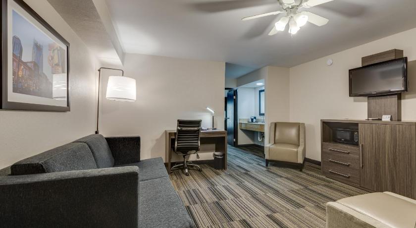 Image of King Suite 6