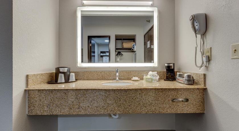 Image of King Suite 16