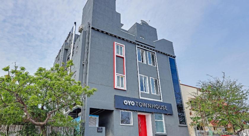 OYO Townhouse 76768 The Bluebay ECR