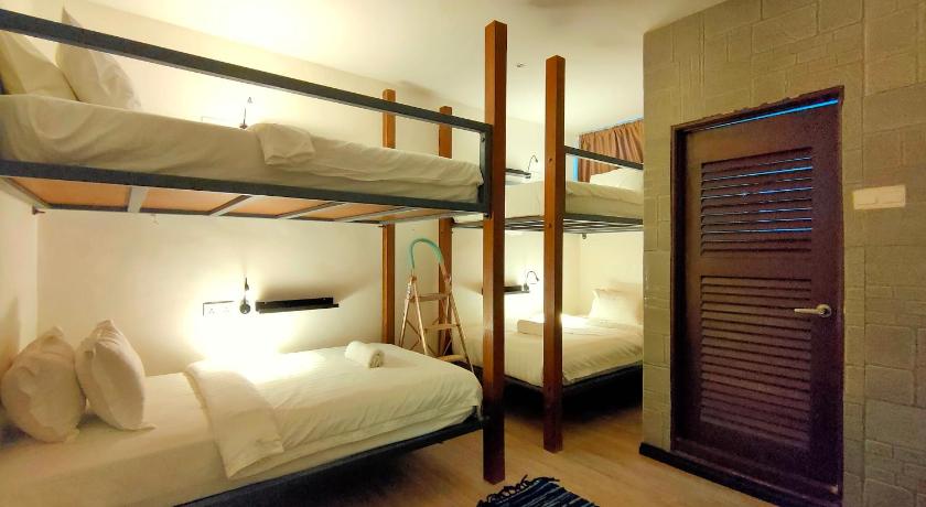 Image of Quadruple Room with Private Bathroom 0