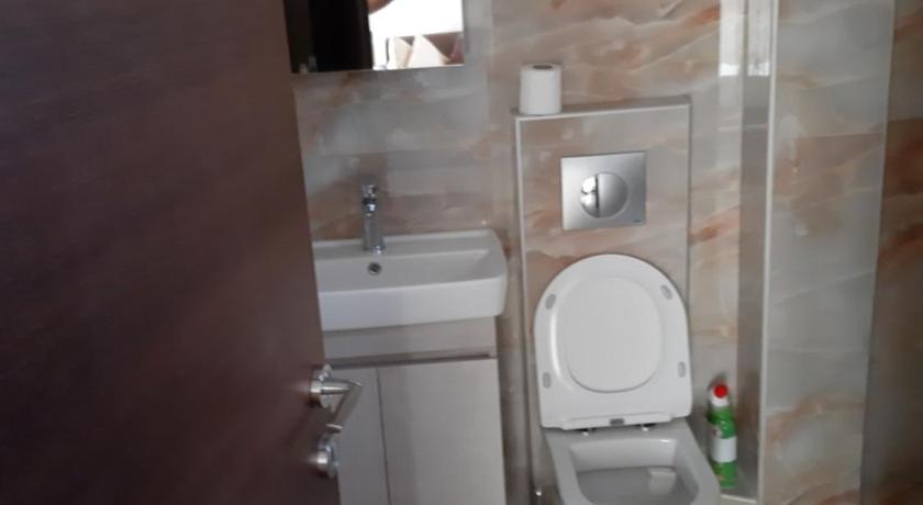 Kosmos Service Apartment City Center 1 With Parking photo