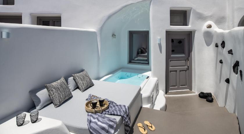 Deep in cave suites — Hotel in Santorini