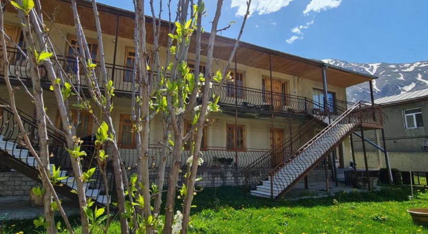 Sunny Mountain House — Hotel in Kazbegi