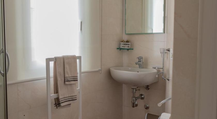 Intra Rooms photo