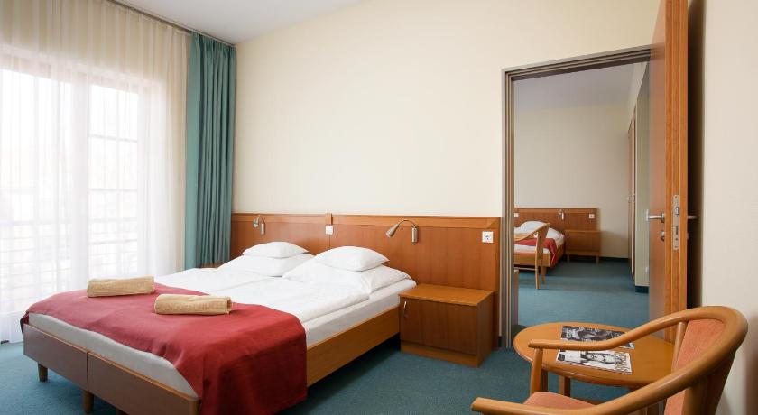 Image of Large Family Room 1