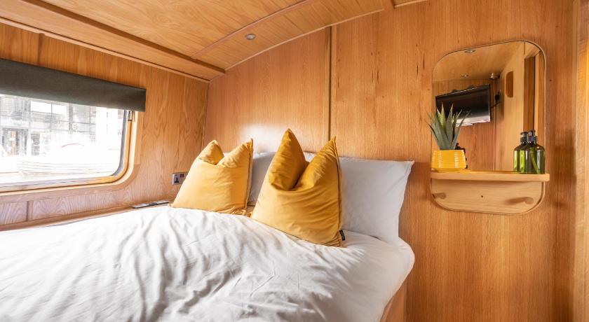 Image of Three-Bedroom House 7