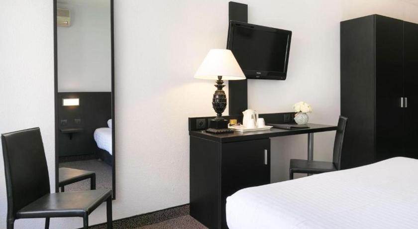 Image of 1 King Bed, NonSmoking, Superior Room 8