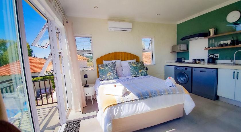 Exquisite Pont de Val Riverside Escape Apartment photo