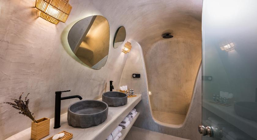 Deep in cave suites photo